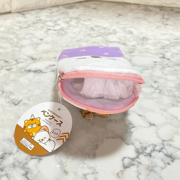 3/$20 🌸 Polar Bear Pencil Case - Picture 3 of 4